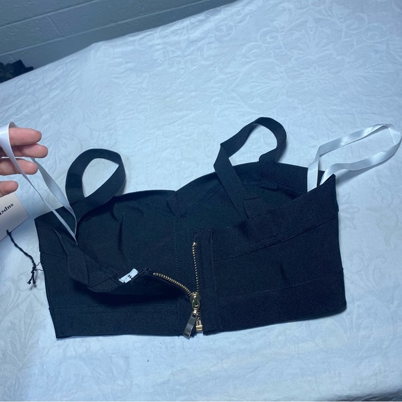 NWT Superdown 🖤 Bandage Fabric Bralette Crop Top Small Shoulder Strap Stretchy - Picture 4 of 8